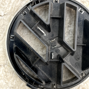 VW Caddy Passat Touran Front Emblem Badge Logo 1T0853601 Genuine - Image 6