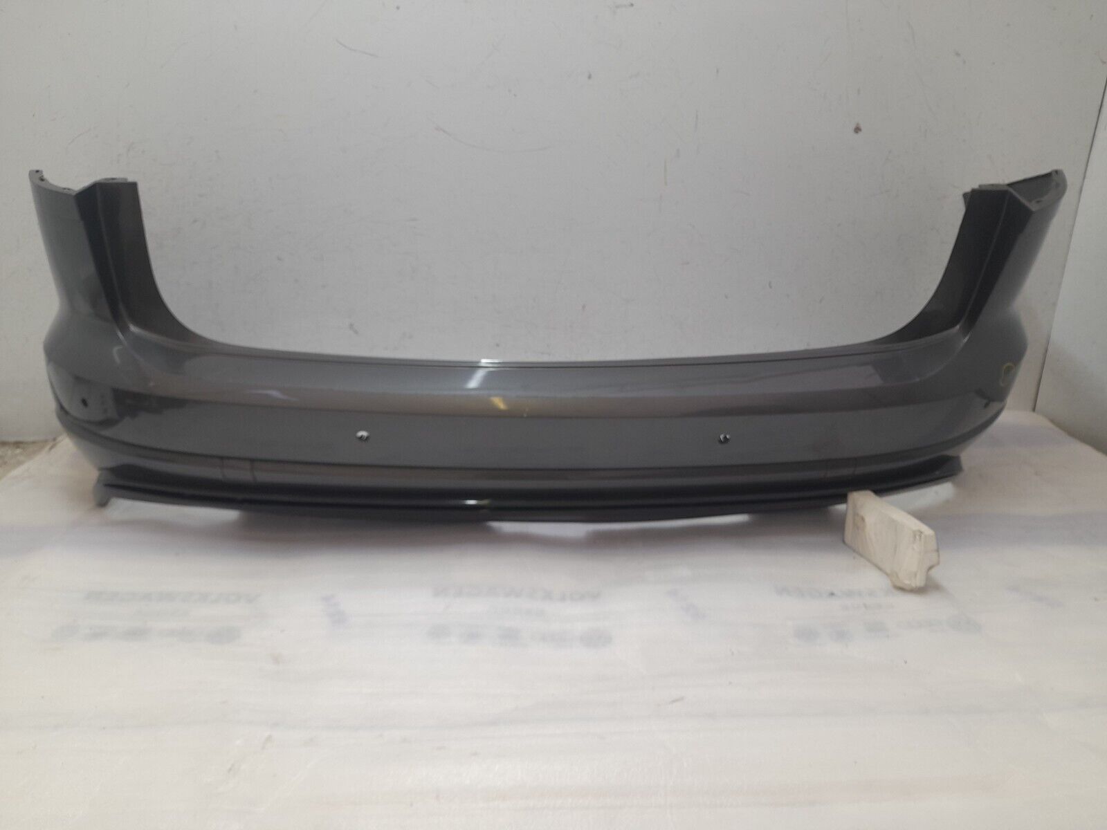 VW Touareg R Line Rear Bumper 2018 ON 760807568E Genuine *DAMAGED*