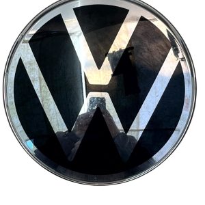 Volkswagen VW Arteon Front Bumper Grill Emblem Badge 5H0853601KDPJ Genuine - Image 1