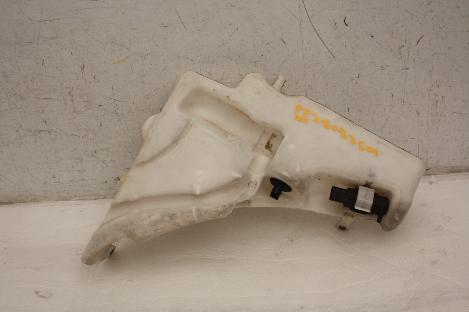 Audi A4 B8 Windscreen Washer Bottle Tank 8T0955453B Genuine