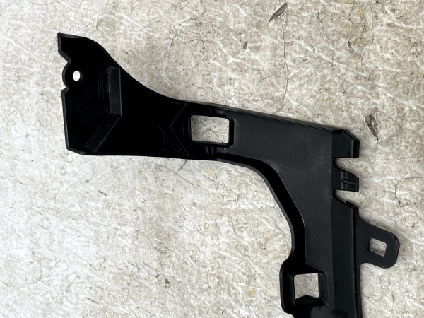 Audi TT Rear Right Bumper Mount Bracket 2014 TO 2023 8S0807364A Genuine 8 Audi TT Rear Right Bumper Mount Bracket 2014 TO 2023 8S0807364A Genuine 178510567787 9