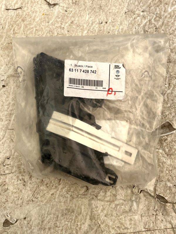 BMW X1 F48 Front Right Headlight Mount Bracket 2015 TO 2019 63117428742 Genuine 6 BMW X1 F48 Front Right Headlight Mount Bracket 2015 TO 2019 63117428742 Genuine 178558530917 7