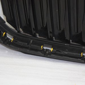 BMW X5 G05 Front Radiator Shutter Grill 511322677510 Genuine - Image 5