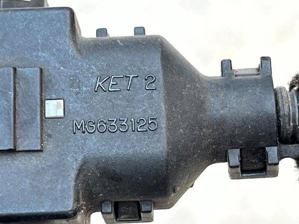 Hyundai i30 2 Pin Wiring Loom Harness Plug Connector MG633125 Genuine 178456423287 8
