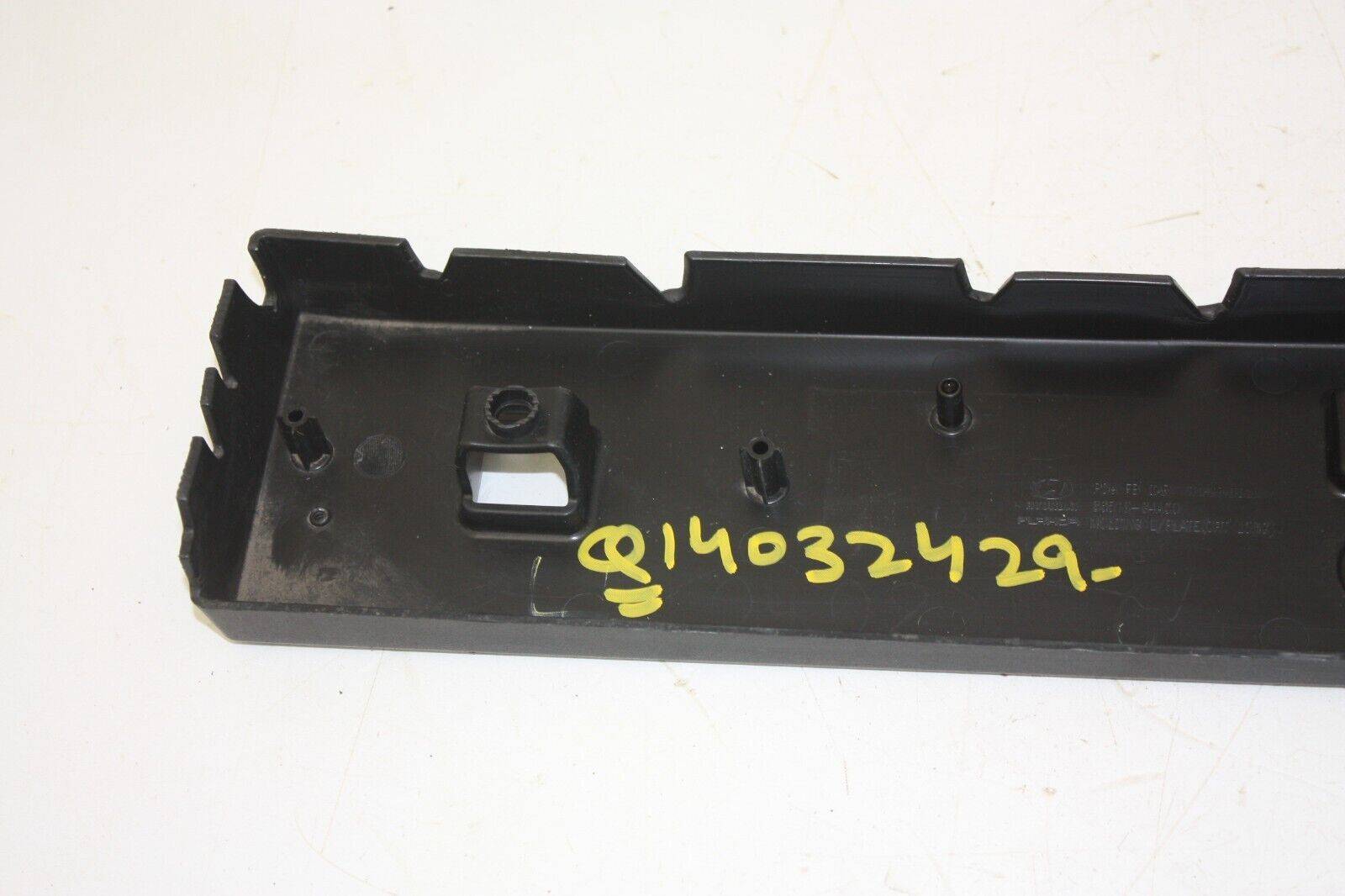 Hyundai-i30-Front-Bumper-Number-Plate-86519-G4AC0-Genuine-176284918617-15