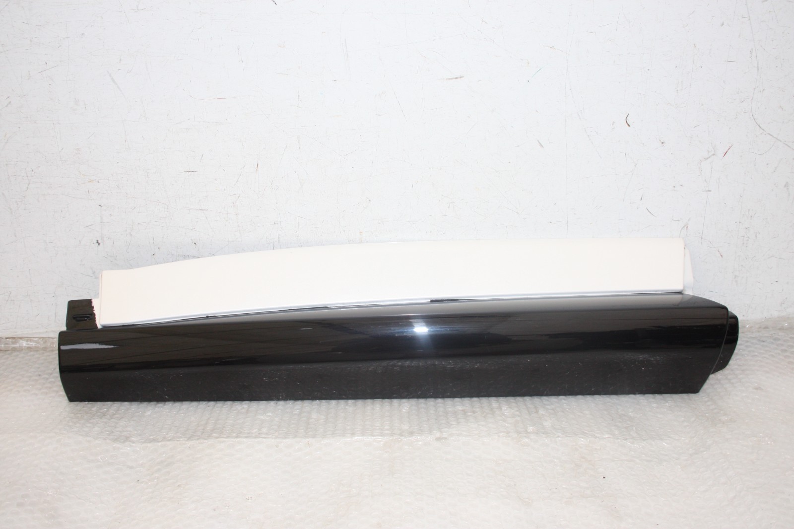 Jaguar F Pace X761 Rear Right Side Door Moulding 21-24 KK8M-274A48-AEW Genuine