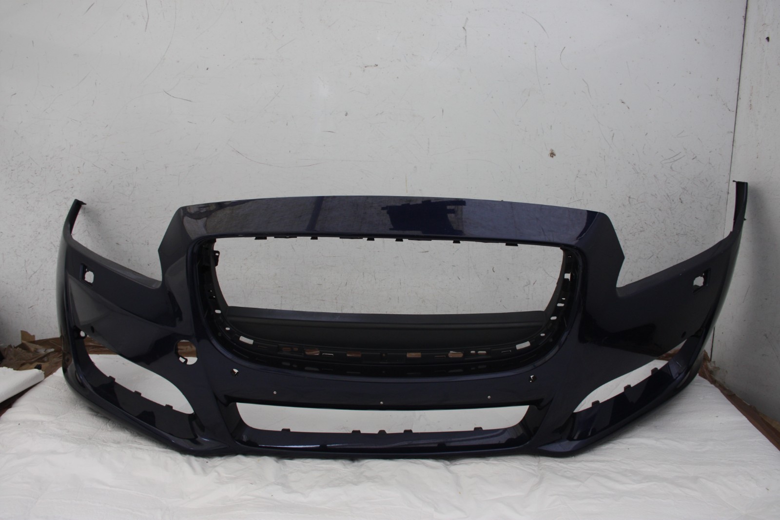 Jaguar XJ Front Bumper 2015 TO 2019 FW93-17C831-AA Genuine *DAMAGED*
