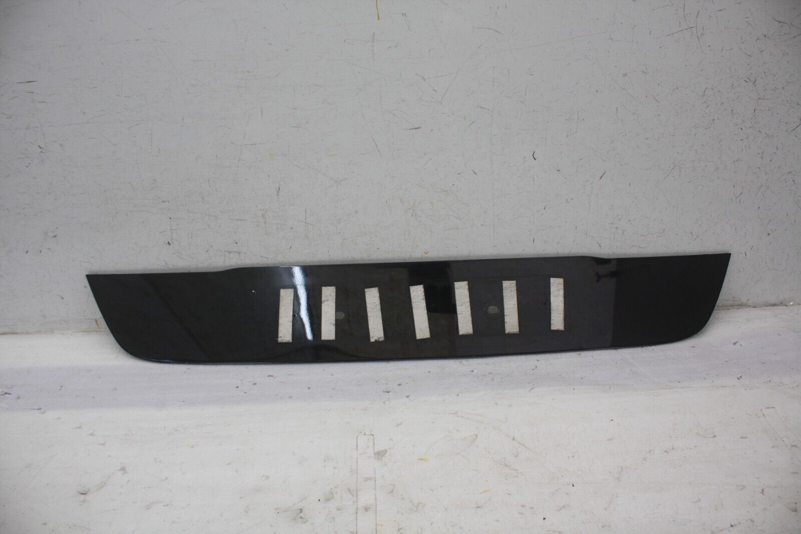 Kia Ceed Rear Tailgate Trim 87370-J7000 Genuine *DAMAGED*