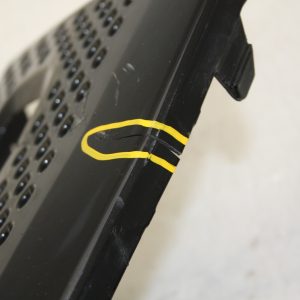 Land Rover Defender L663 Front Right Fog Light Grill 20 ON J8A2-21064-B *DAMAGED - Image 3