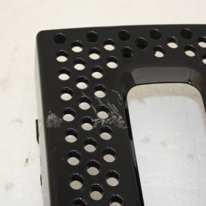 Land Rover Defender L663 Front Right Fog Light Grill 20 ON J8A2-21064-B *DAMAGED - Image 5