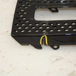 Land Rover Defender L663 Front Right Fog Light Grill 20 ON J8A2-21064-B *DAMAGED - Image 6