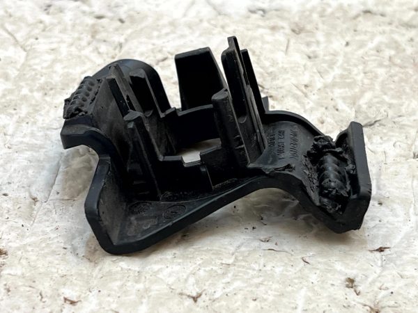 Land Rover PDC Parking Distance Sensor Holder Bracket M8E2-15K605-A Genuine 4 Land Rover PDC Parking Distance Sensor Holder Bracket M8E2 15K605 A Genuine 178505597297 5