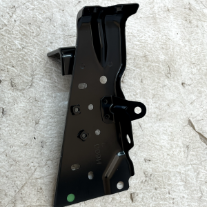 Mazda 2 Mk2 Front Left Side Fender Stay Bracket D0ZH-52-2R0A Genuine - Image 6