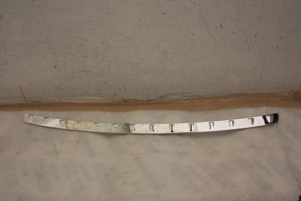 Mercedes-GLA-Class-X156-Rear-Bumper-Centre-Chrome-14-17-A1568850011-DAMAGED-177206796037