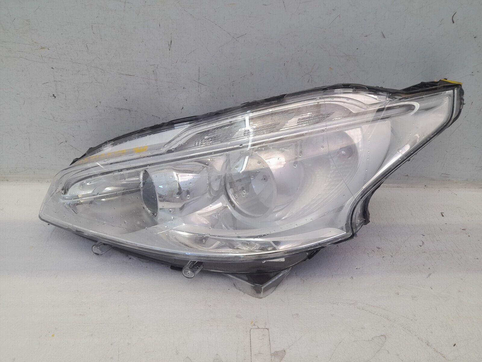 Peugeot 208 Left Side Headlight 89906725 Genuine *DAMAGED*