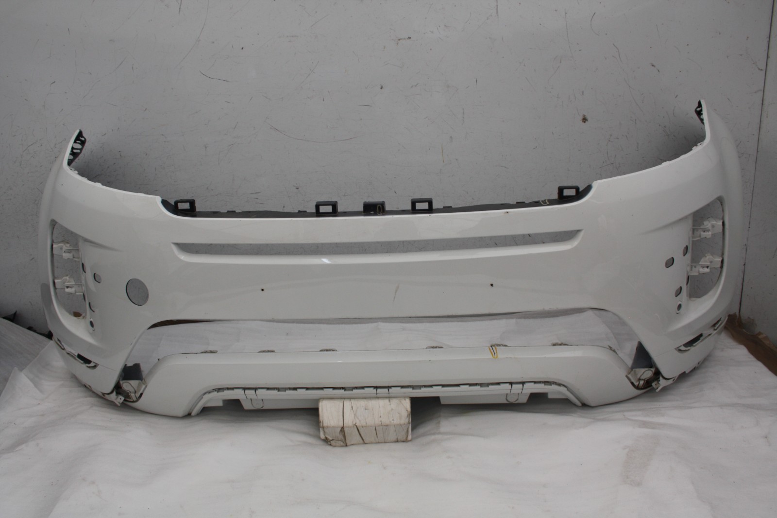 Range Rover Evoque Dynamic Front Bumper 2019 ON K8D2-17F003 Genuine *DAMAGED*