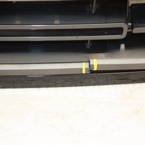 Range Rover Evoque Dynamic Front Bumper Grill 2019 ON R8D2-8200-A *DAMAGED* - Image 3