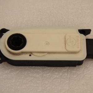 Range Rover Evoque L551 Shutter Actuator Motor 5877R1007A Genuine - Image 1