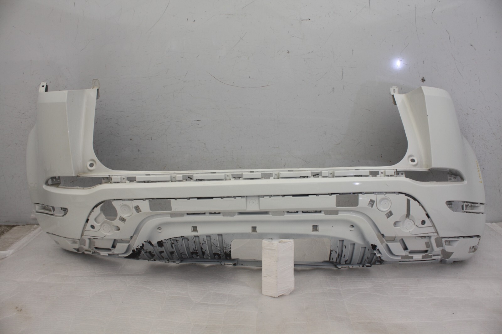 Range Rover Evoque Rear Bumper 2019 ON K8D2-17D781-AAW Genuine *FIXING DAMAGED*