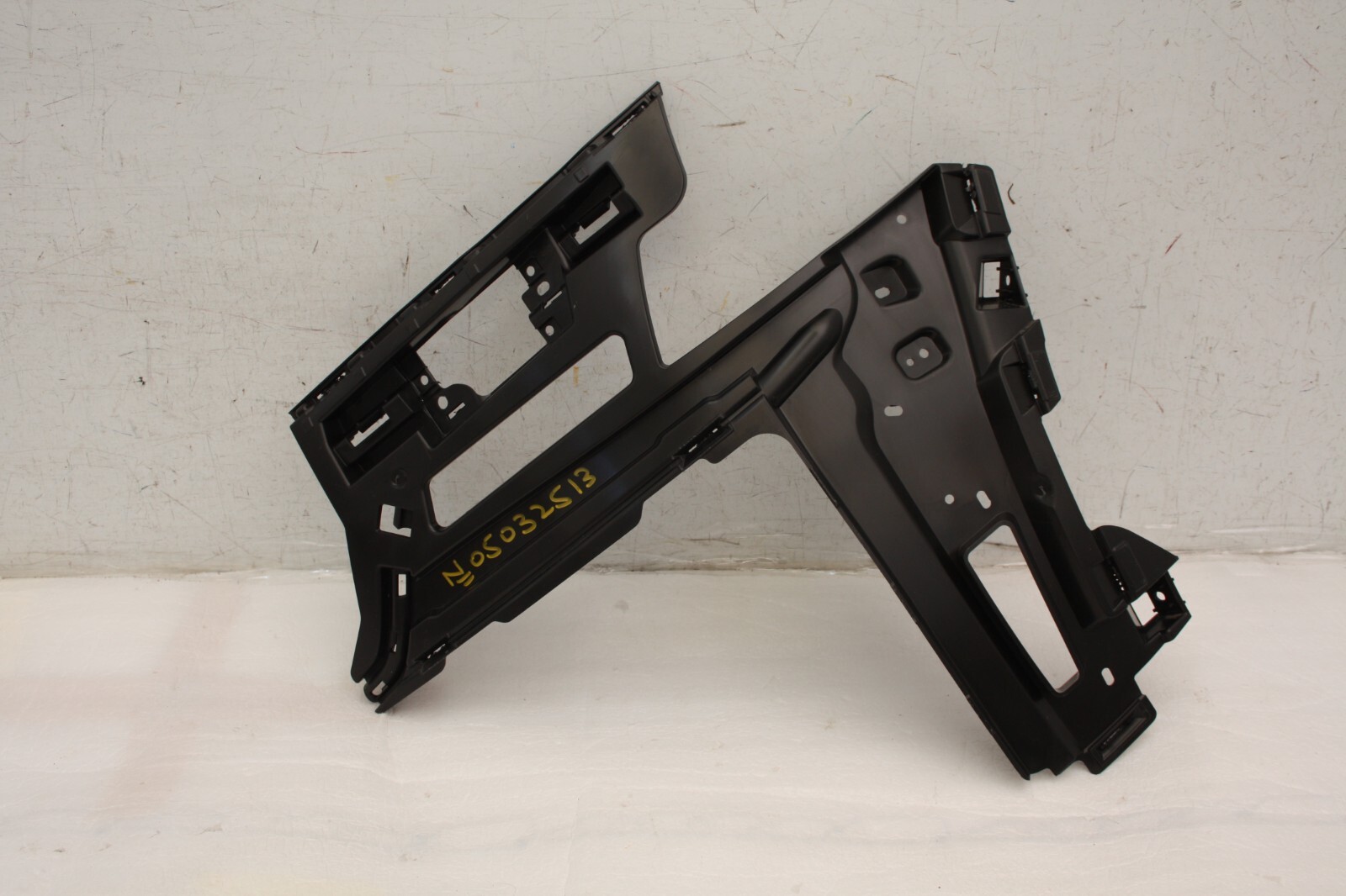 Range Rover L460 Front Bumper Left Bracket 2022 ON M8E2-17C863-A Genuine