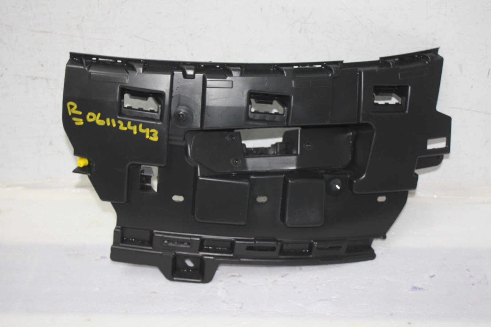 Range Rover Sport Front Bumper Left Bracket 2022 ON N9X2-17C863-A Genuine