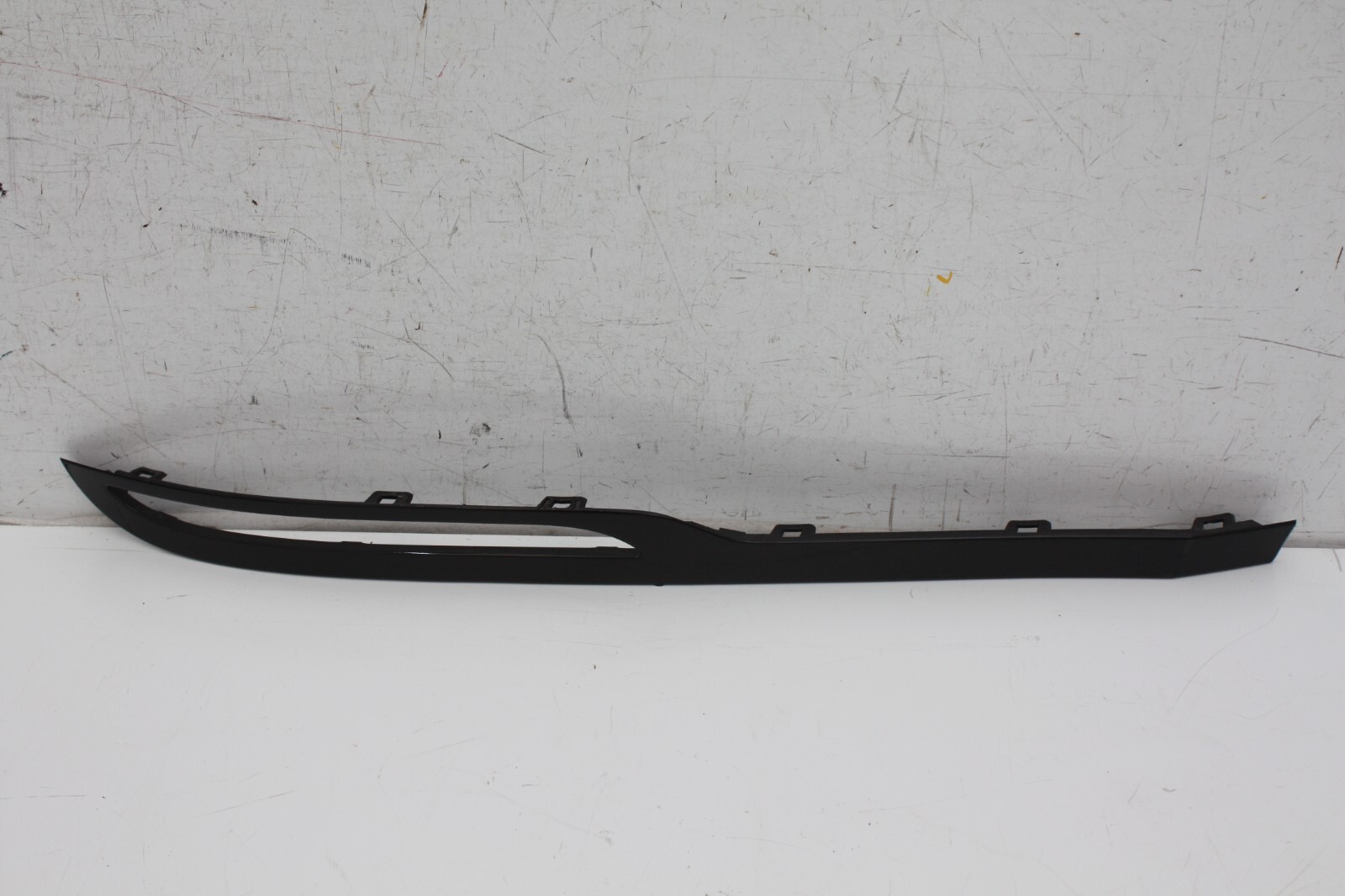 Range Rover Velar L560 Rear Bumper Right Trim 2017-2023 J8A2-17D752-BA Genuine