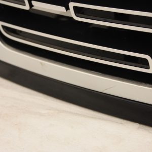 Range Rover Vogue L460 Front Bumper Grill 2022 ON M8E2-8200-A Genuine *DAMAGED* - Image 8