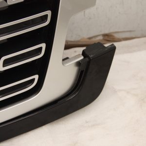 Range Rover Vogue L460 Front Bumper Grill M8E2-8200-A Genuine *DAMAGED* - Image 5