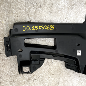 Range Rover Vogue L460 Front Bumper Right Bracket 2022 ON M8E2-17C862-A Genuine - Image 12