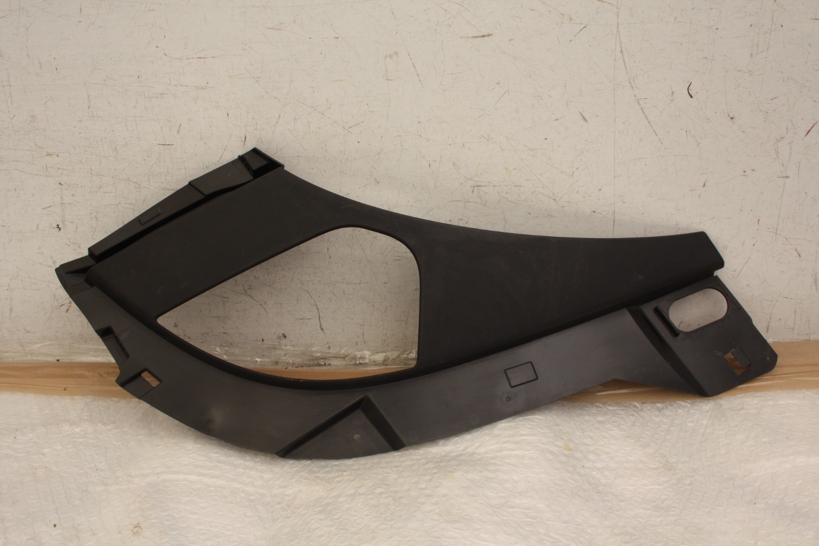 Range Rover Vogue L460 Rear Left Cover Trim 2022 ON M8E2-75019-B Genuine