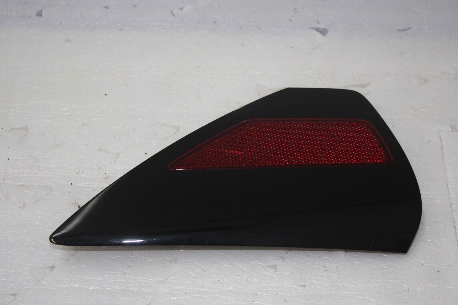 Tesla Model Y Rear Right Quarter Panel Reflector Light 2017 ON 1518783-00-B