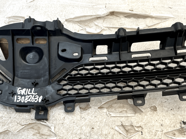 Toyota Corolla Verso Front Bumper Grill 2007 TO 2009 53111 0F030 Genuine 178518800807 11