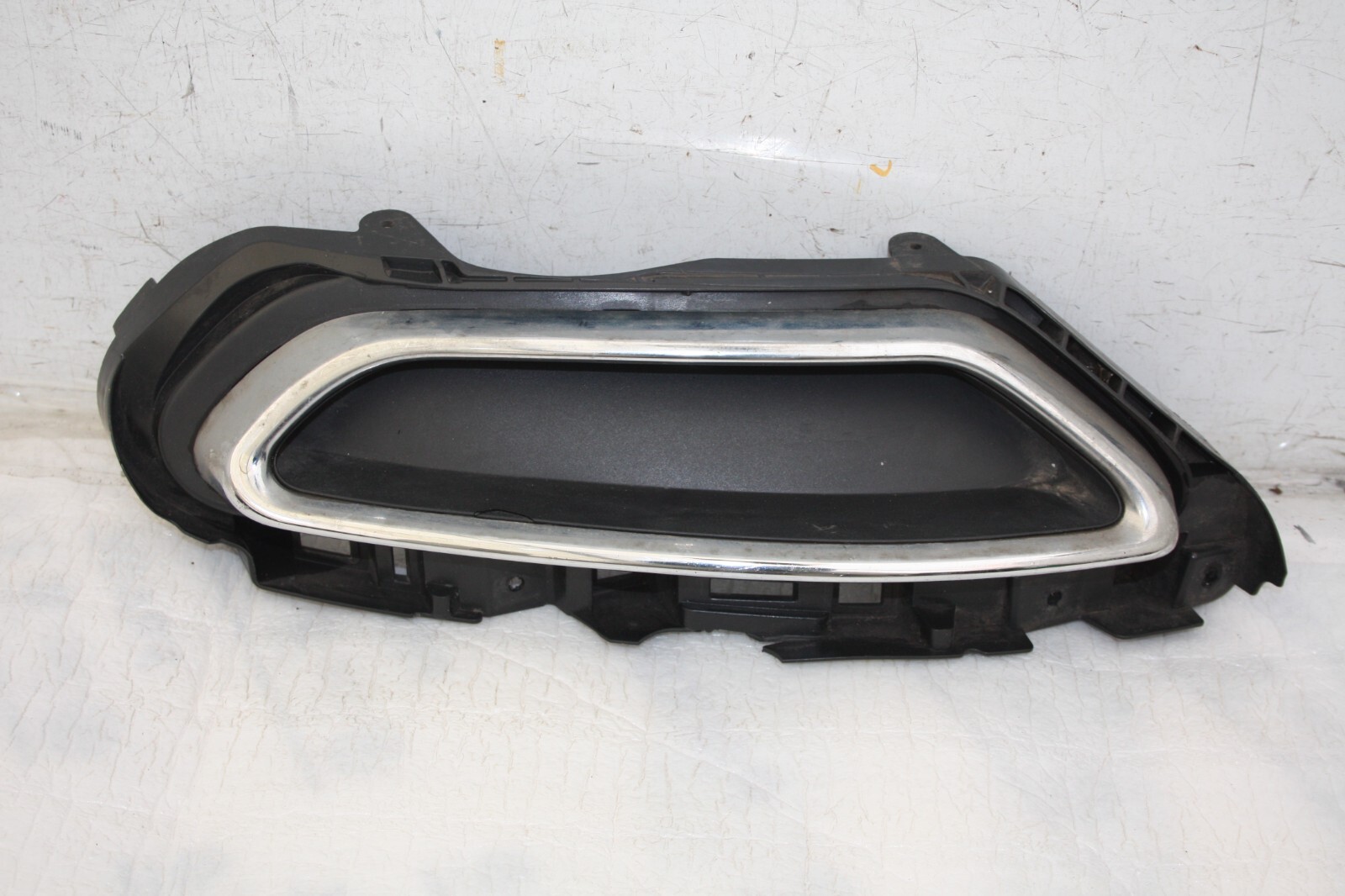 VW Passat B8 Rear Bumper Right Side Trim 2015-2019 3G0807056C Genuine *DAMAGED*