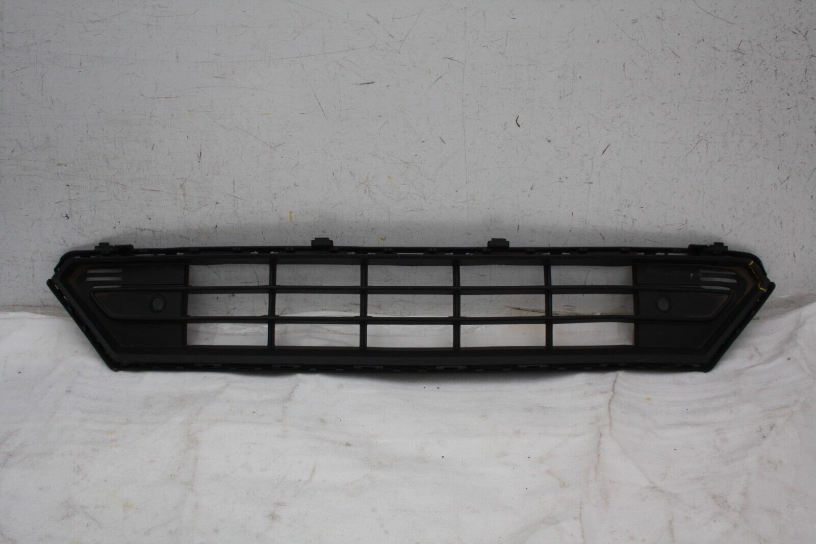 Volvo C40 Recharge Front Bumper Lower Grill 2022 ON 32136098 Genuine *DAMAGED*
