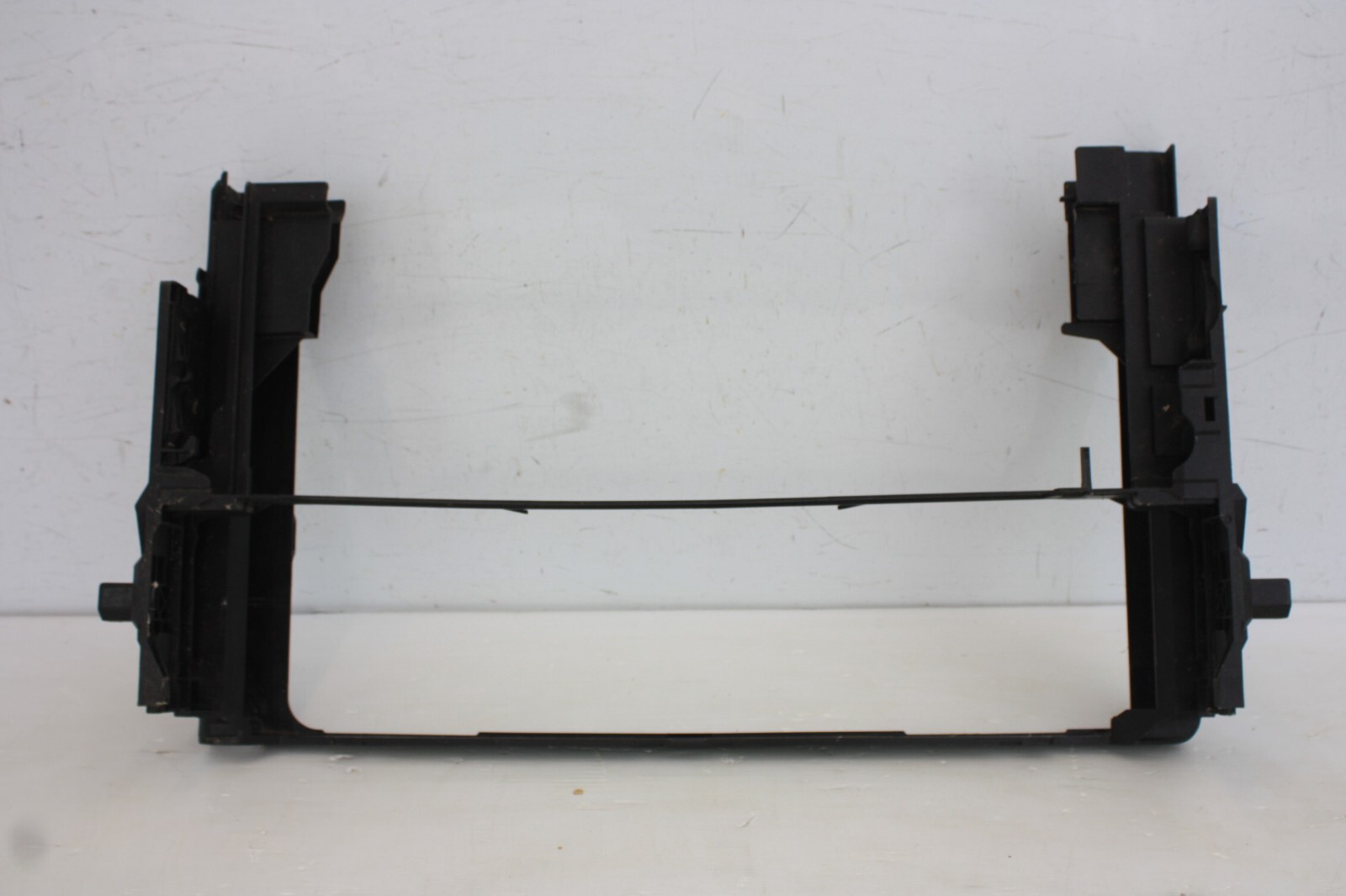 BMW 5 Series F10 F11 Radiator Mounting Bracket Carrier 7804617