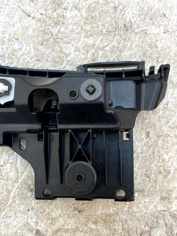 Ford Focus Mk4 Rear Bumper Left Mount Bracket 2018-2022 JX7B-17D981-A1 Genuine 6 Ford Focus Mk4 Rear Bumper Left Mount Bracket 2018 2022 JX7B 17D981 A1 Genuine 178560614218 7