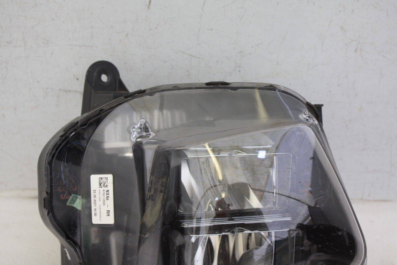 Hyundai-Tucson-Right-Side-Headlight-2021-92102N7120-Genuine-DAMAGED-176565503678-2