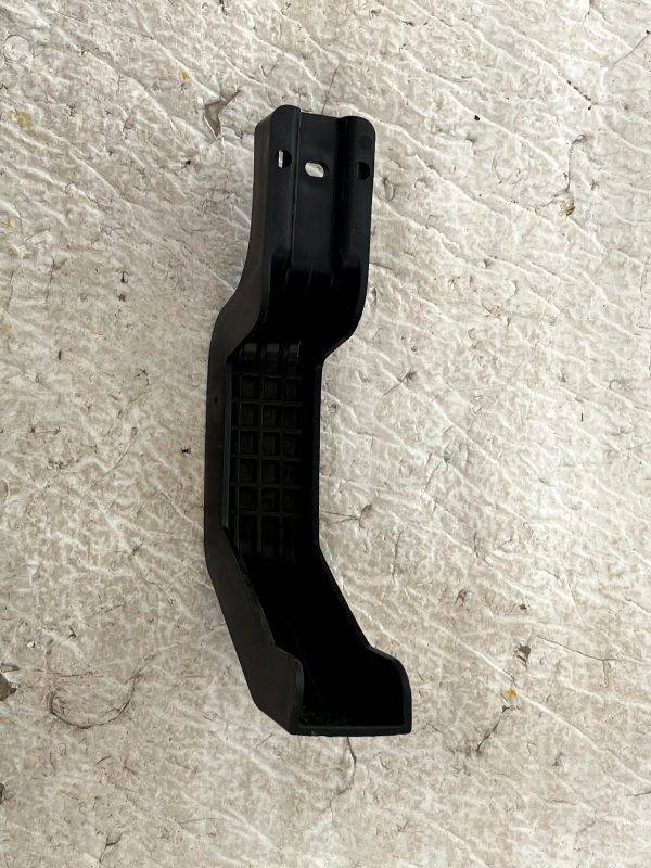 Hyundai i20 Rear Right Bumper Mount Bracket 2014 TO 2018 86681-C8000 Genuine 5 Hyundai i20 Rear Right Bumper Mount Bracket 2014 TO 2018 86681 C8000 Genuine 178545055688 6