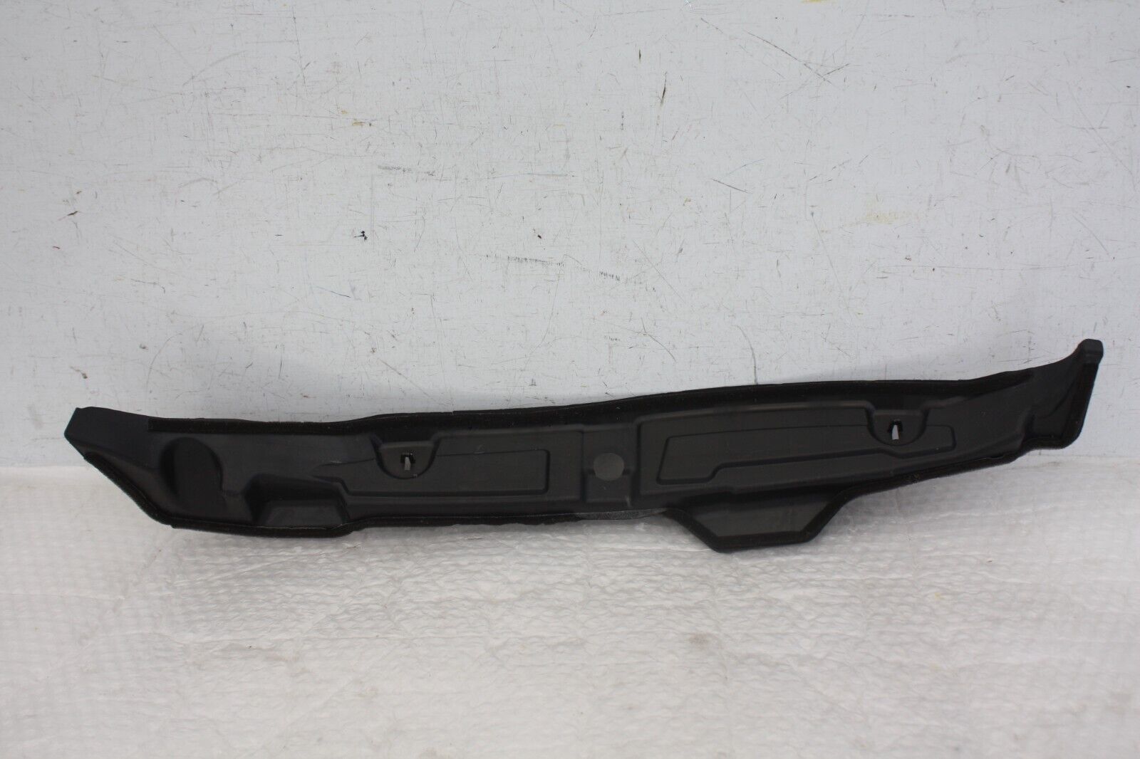 Hyundai ix20 Chevrolet Aveo Front Right Wing Seal Trim 84142-1P000 Genuine