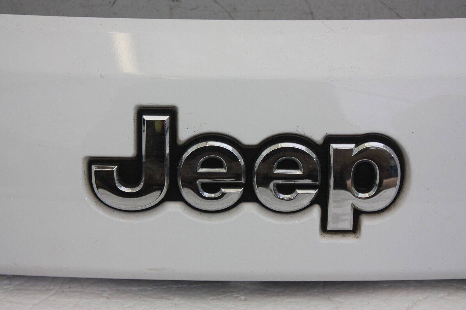 Jeep-Grand-Cherokee-Trunk-License-Plate-Light-Bar-1WD55TRMAD-Genuine-176273755968-6