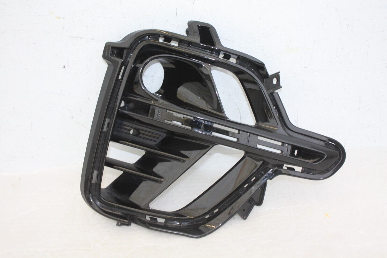 Kia Niro Front Bumper Right Side Grill 86526-Q4000 Genuine