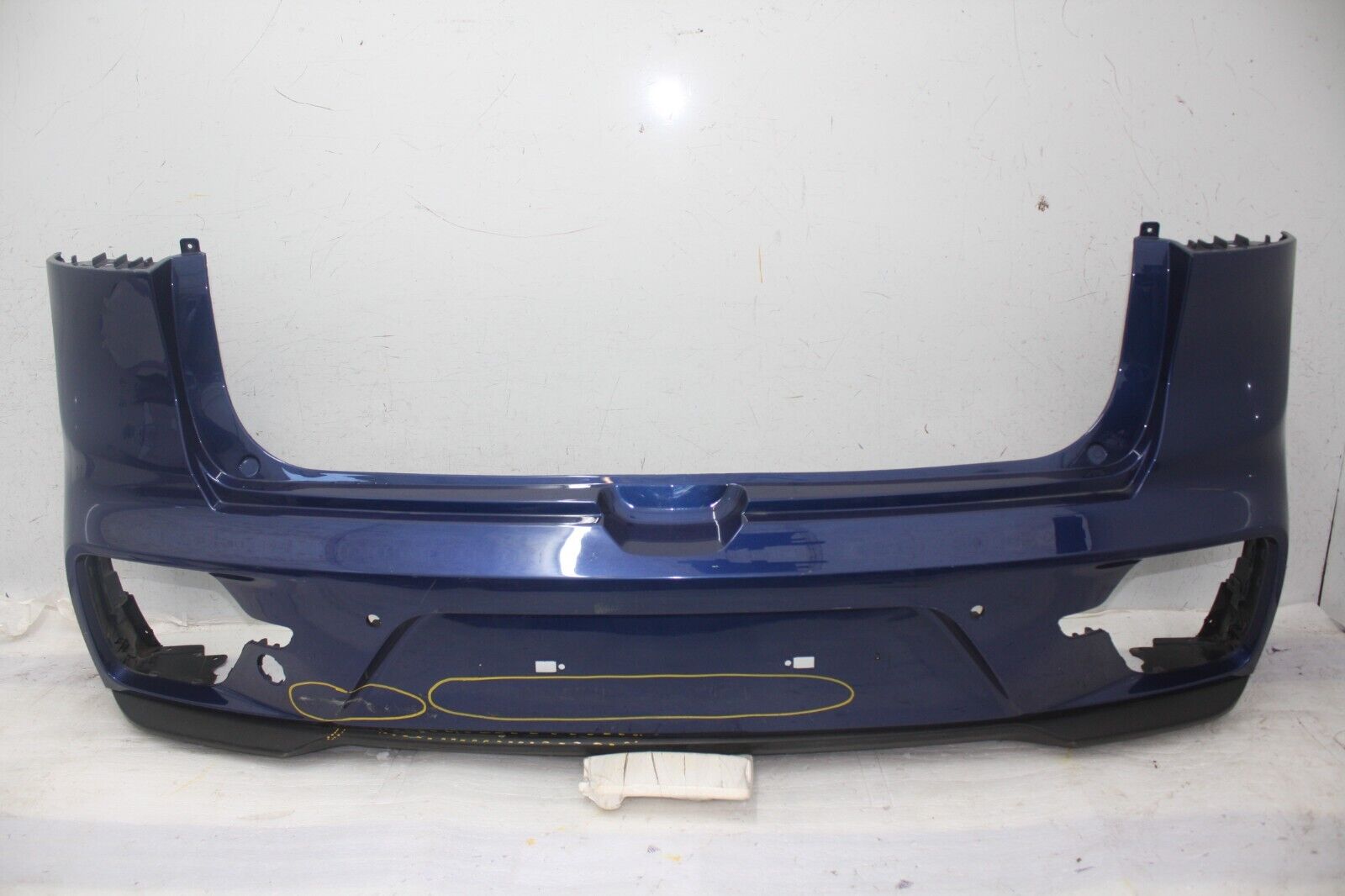 Kia Niro Rear Bumper 2019 TO 2022 86611-Q4000 Genuine *DAMAGED*