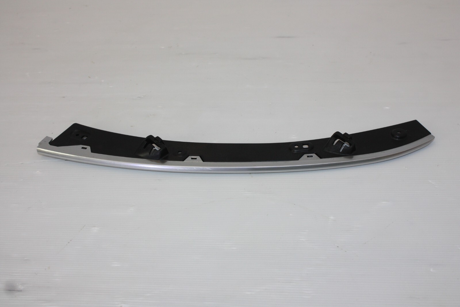 Kia Sorento Headlight Garnish Trim P2921-16050 20-24 left