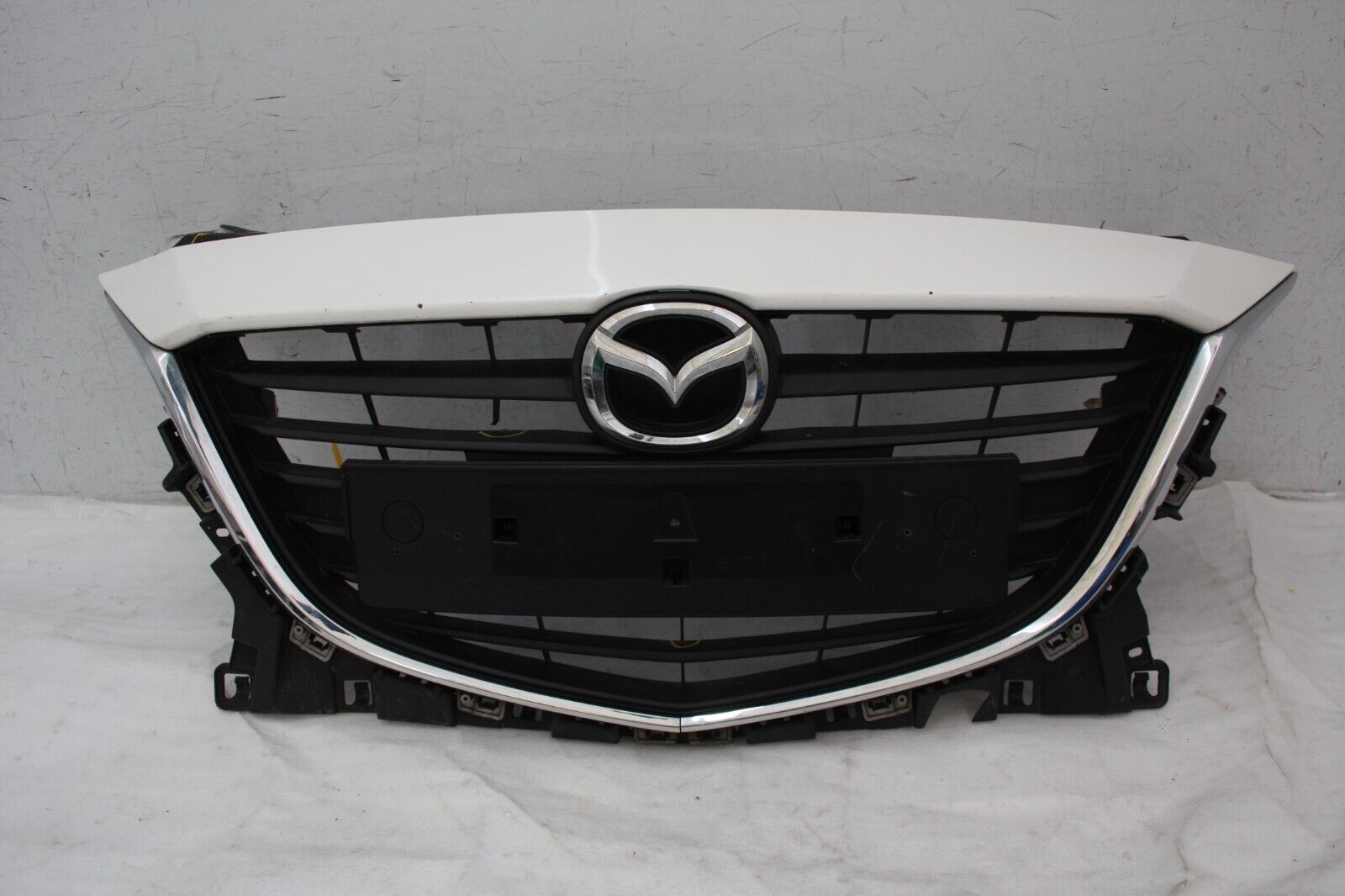 Mazda 3 Front Bumper Grill BHN1-50712 Genuine *DAMAGED*