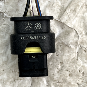 Mercedes C-Class W205 PDC Sensor Wiring Loom Plug Connector A0225452426 Genuine - Image 3