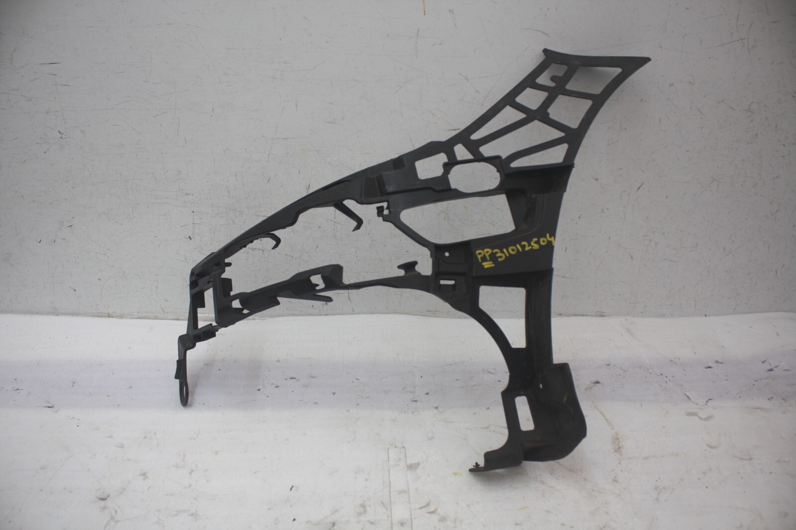 Mercedes CLS C218 Front Bumper Left Support Bracket 2010 TO 2014 A2188852965