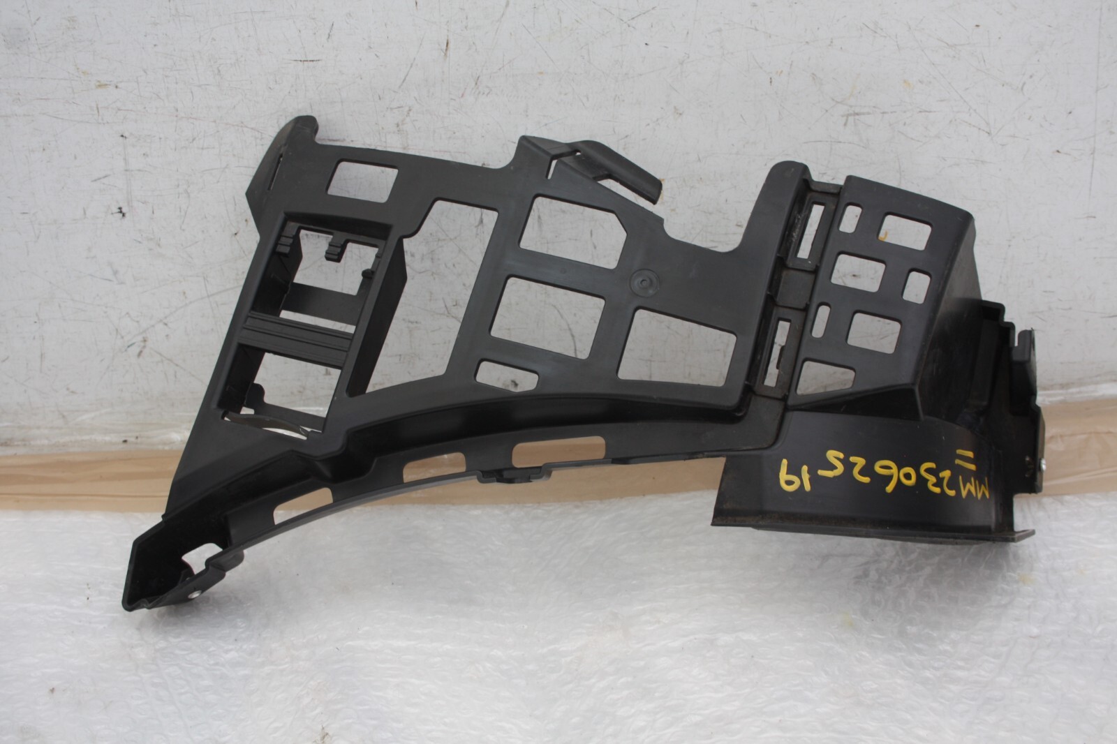 Mercedes GLA X156 Rear Bumper Left Bracket 2014 TO 2017 A1568851114 Genuine