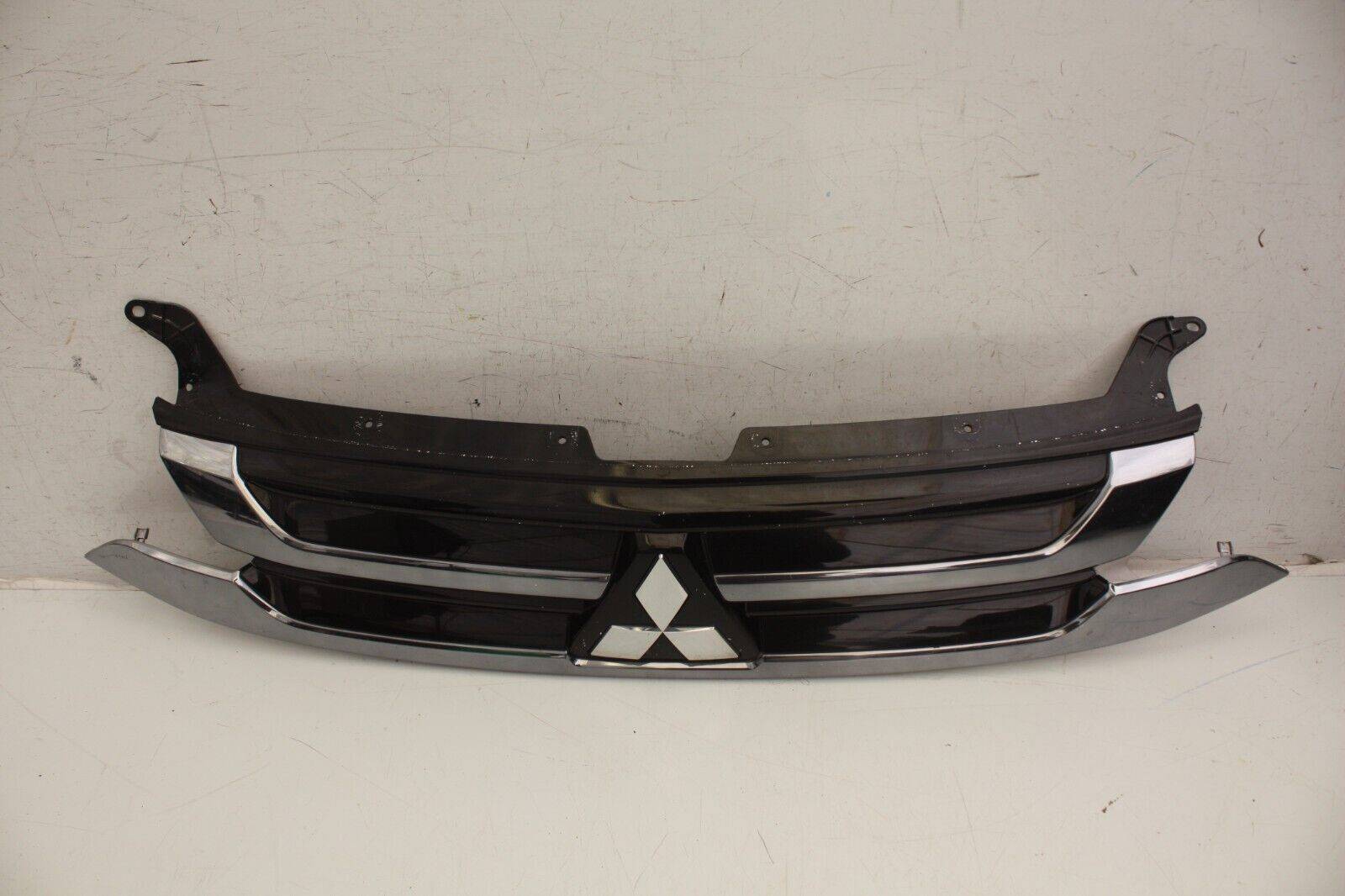 Mitsubishi-Outlander-Front-Bumper-Grill-2015-TO-2018-7450A992-Genuine-DAMAGED-176611324508