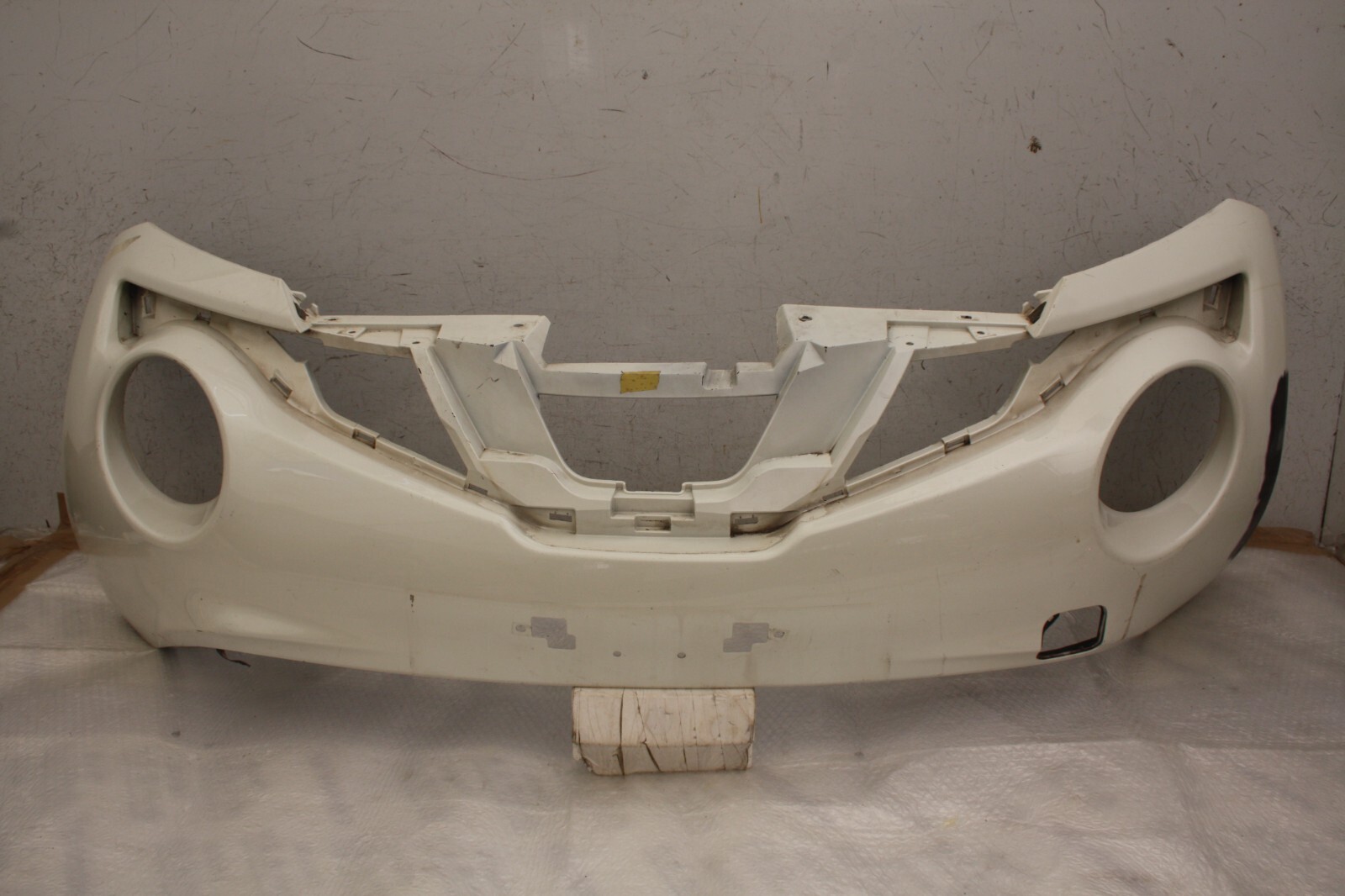 Nissan Juke Front Bumper 2014 TO 2019 62022-BV80H Genuine *DAMAGED*