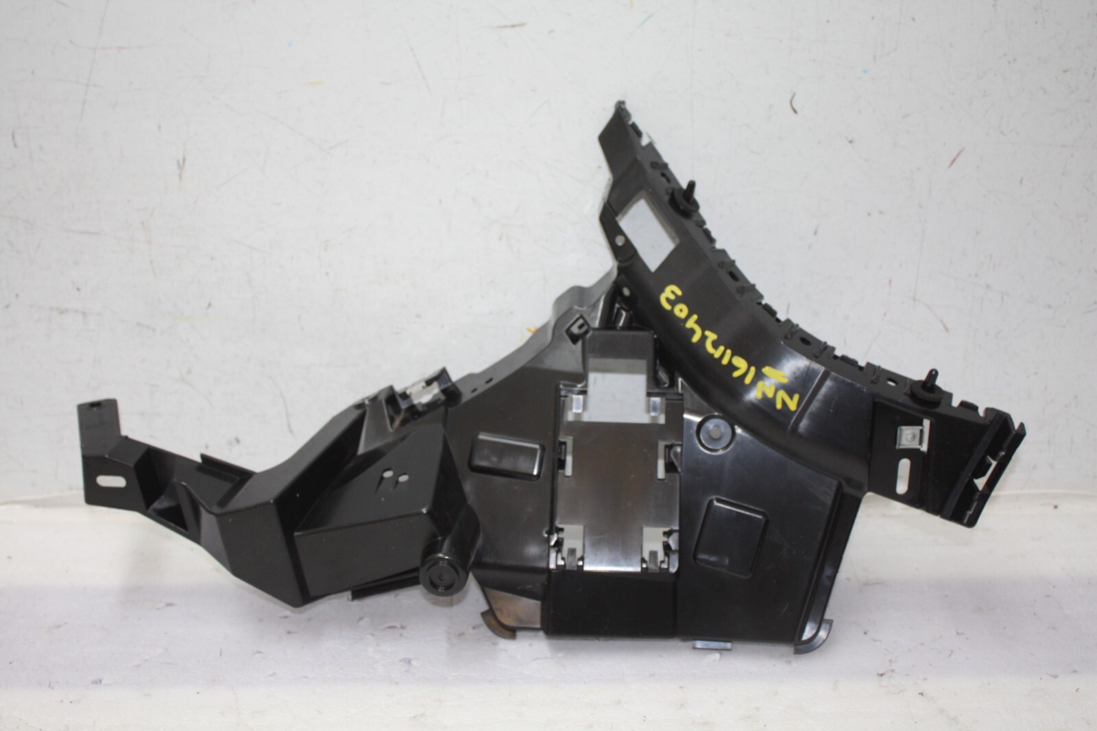 Range Rover Evoque Rear Bumper Right Bracket 2019 ON M8D2-17B930-A Genuine